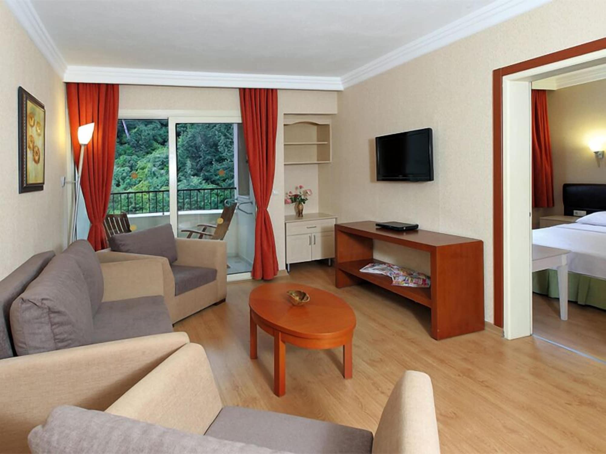จูเลียน ฟอเรสต์ สวีท Hotel มาร์มาริส ภายนอก รูปภาพ