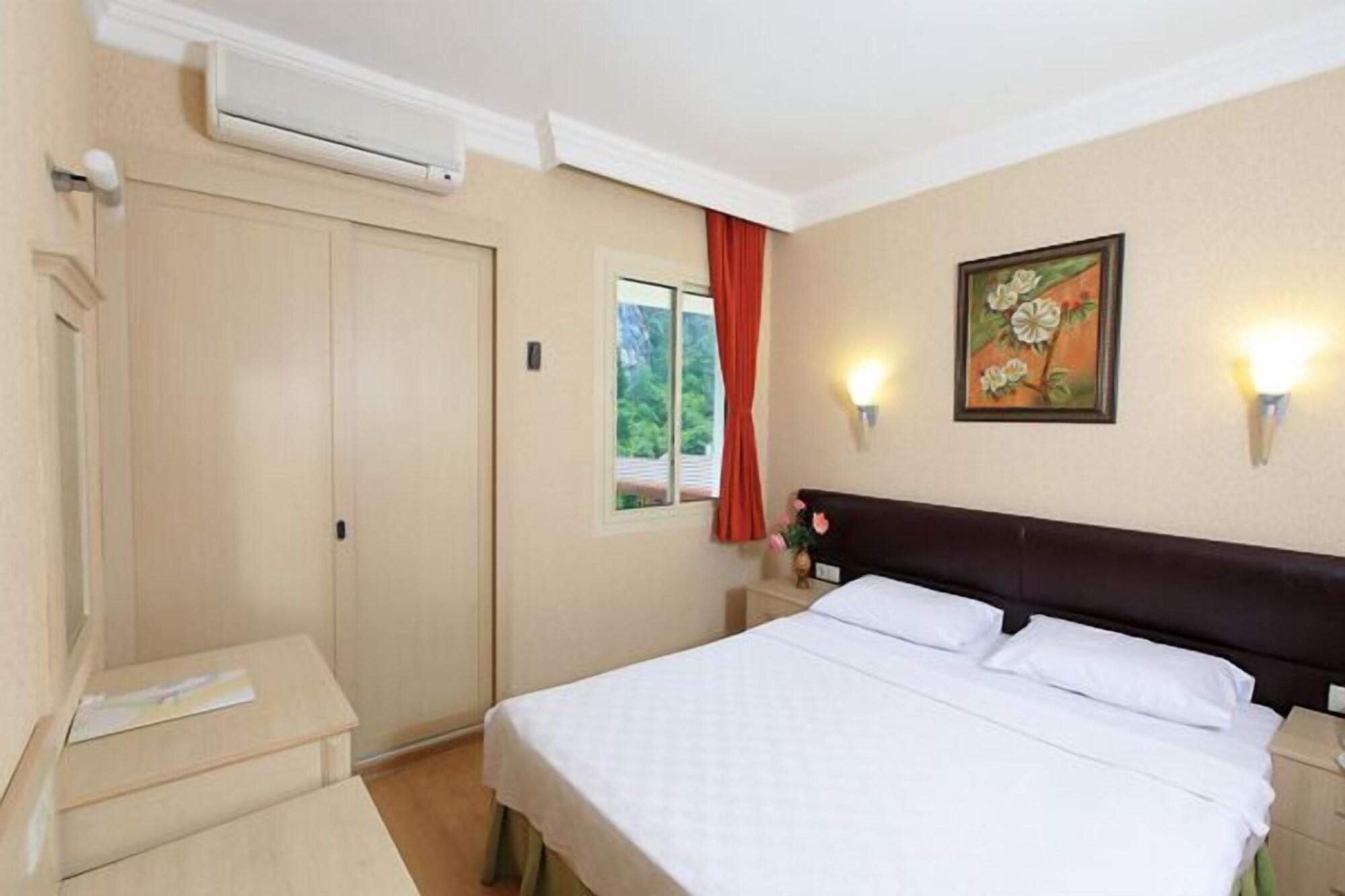 จูเลียน ฟอเรสต์ สวีท Hotel มาร์มาริส ภายนอก รูปภาพ