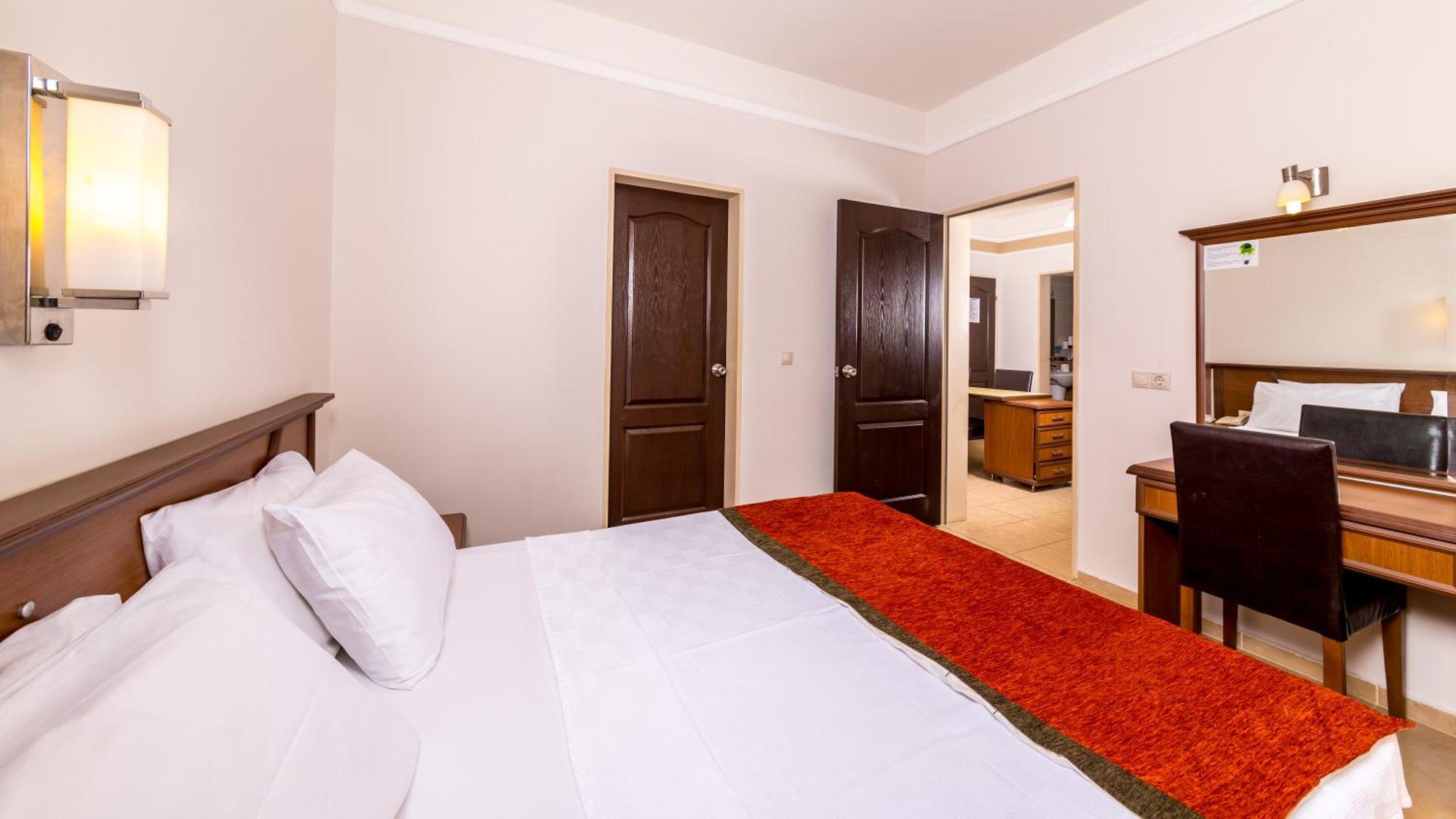 จูเลียน ฟอเรสต์ สวีท Hotel มาร์มาริส ภายนอก รูปภาพ