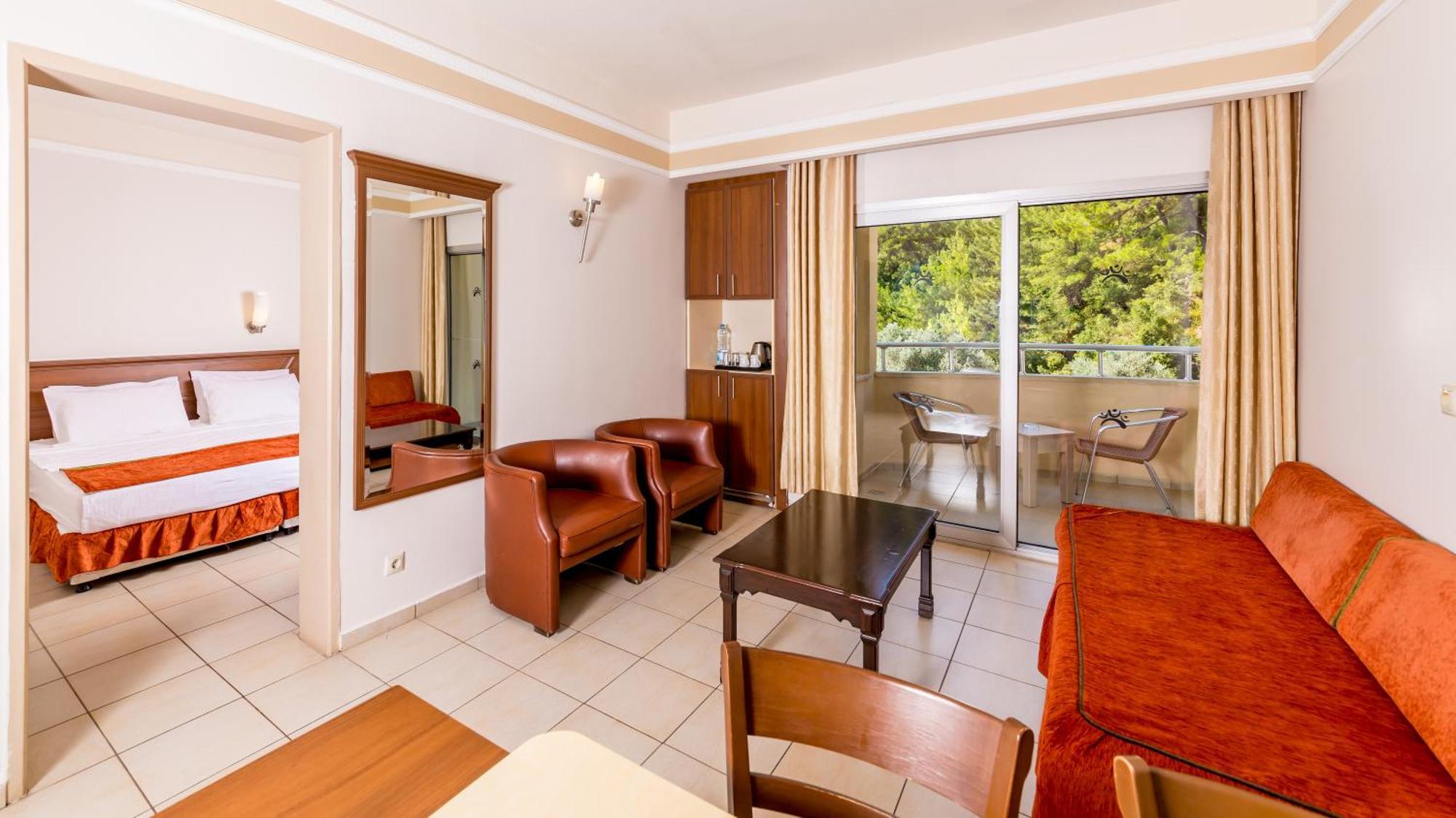 จูเลียน ฟอเรสต์ สวีท Hotel มาร์มาริส ภายนอก รูปภาพ