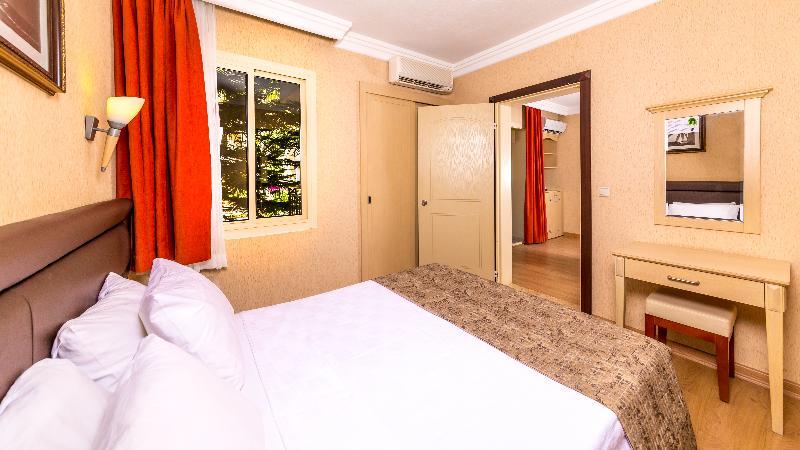 จูเลียน ฟอเรสต์ สวีท Hotel มาร์มาริส ภายนอก รูปภาพ