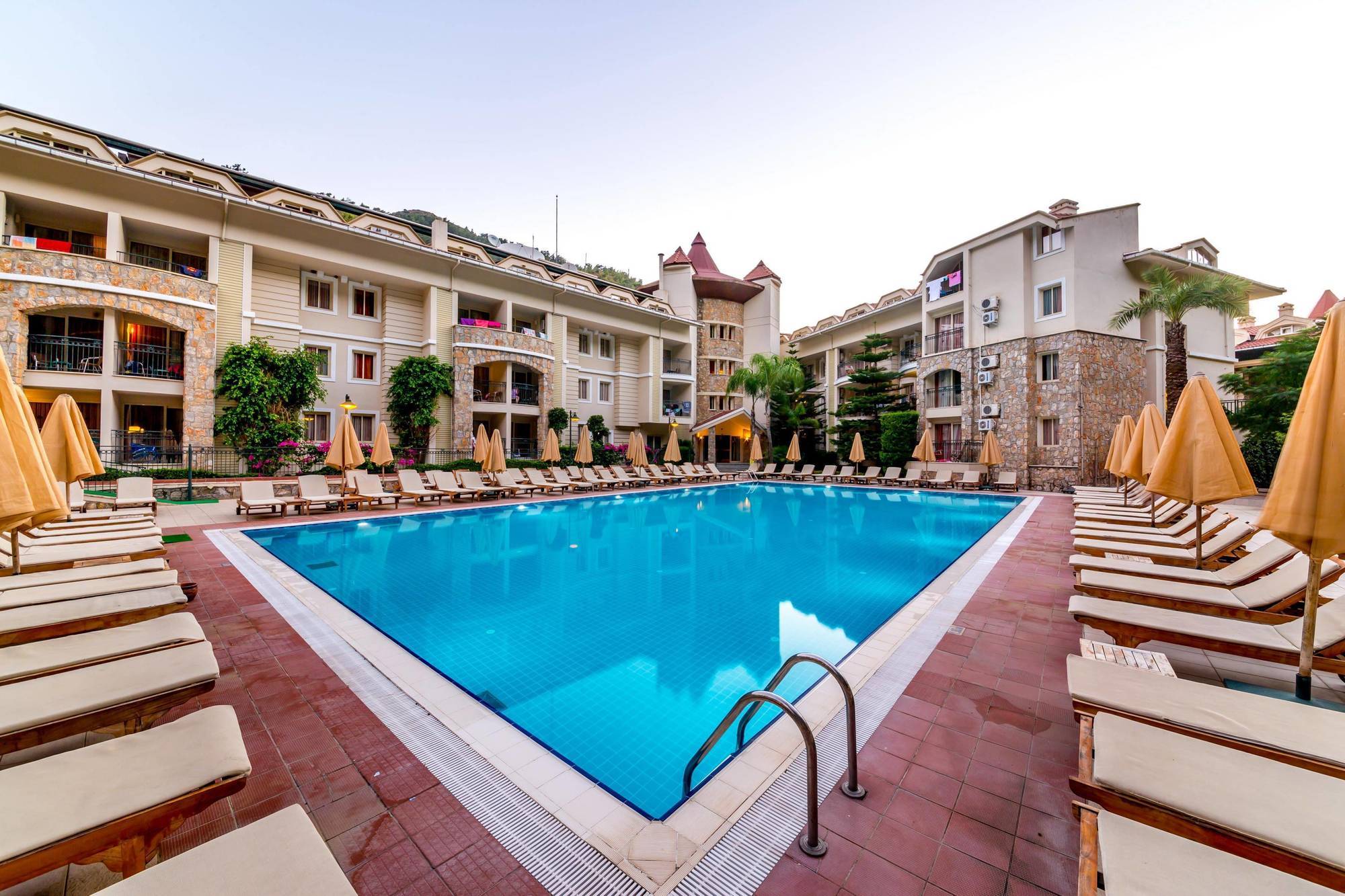 จูเลียน ฟอเรสต์ สวีท Hotel มาร์มาริส ภายนอก รูปภาพ