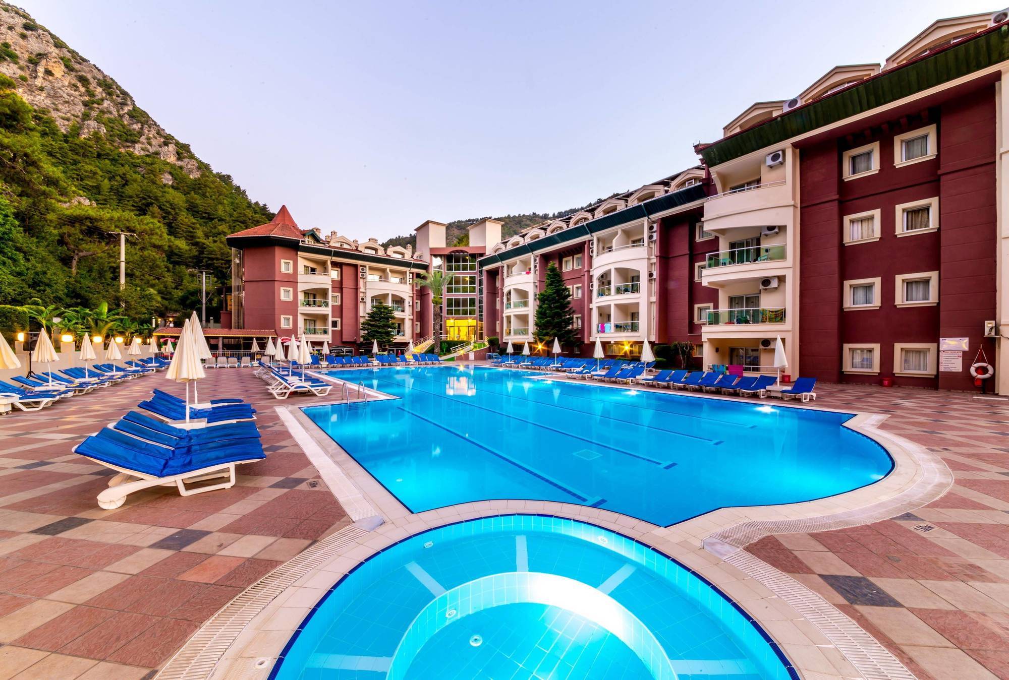 จูเลียน ฟอเรสต์ สวีท Hotel มาร์มาริส ภายนอก รูปภาพ